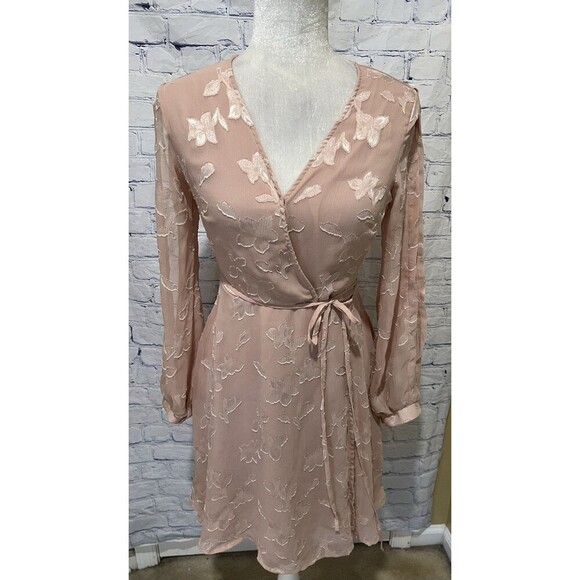 Women’s ASTR The Label Champagne Rose Wrap Dress Size Small Retail $85 - Picture 1 of 7